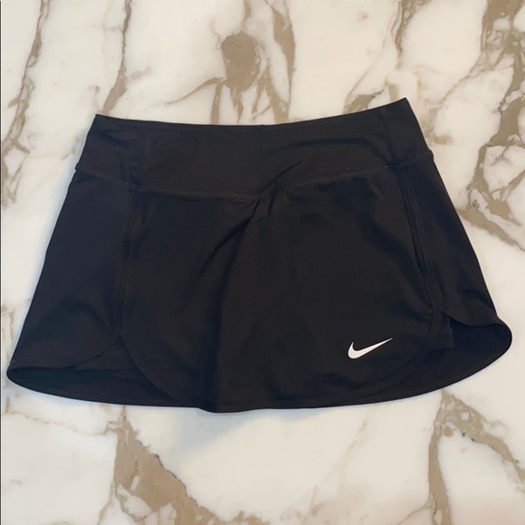 Nike women’s black tennis skirt